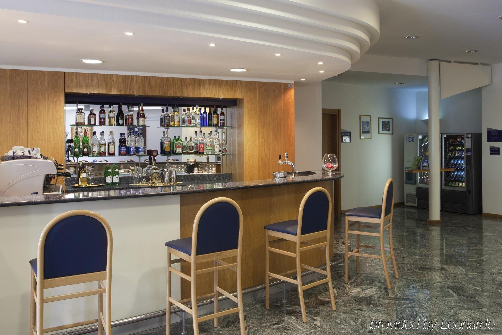 City Hotel & Suites Foligno Restaurang bild