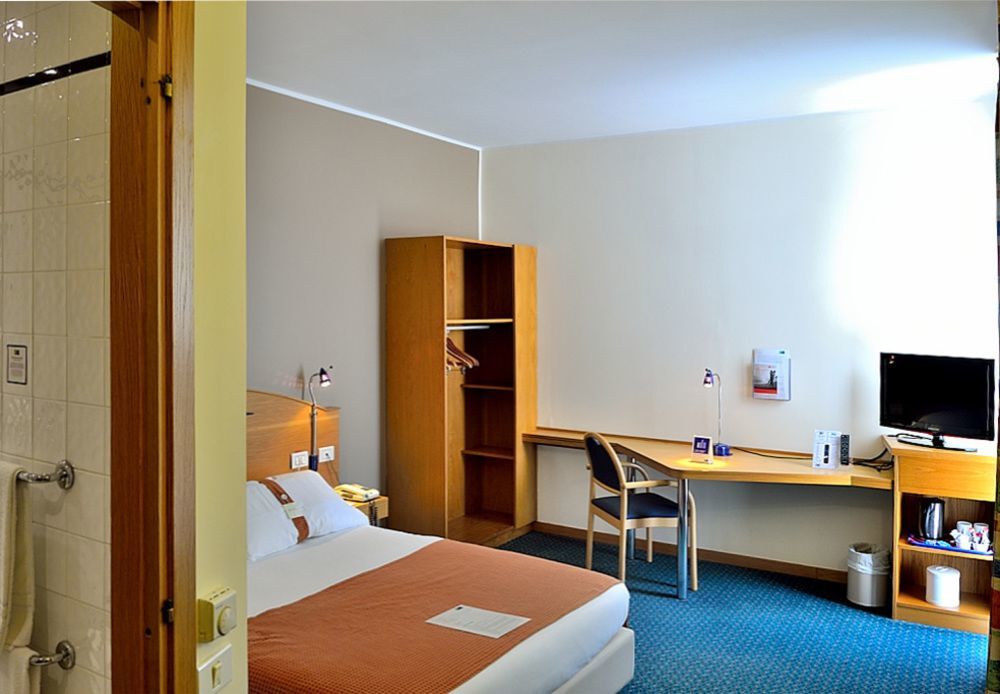City Hotel & Suites Foligno Exteriör bild